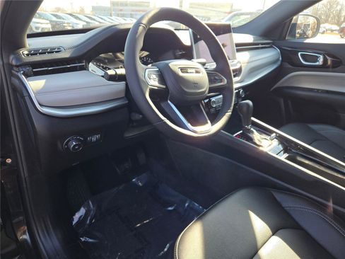 Used 2025 Jeep Compass Limited AWD/4WD image 25