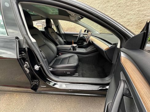Used 2021 Tesla Model 3 Standard Range Plus image 15