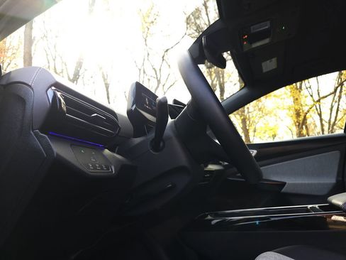 Used 2023 Volkswagen ID.4 Pro image 27