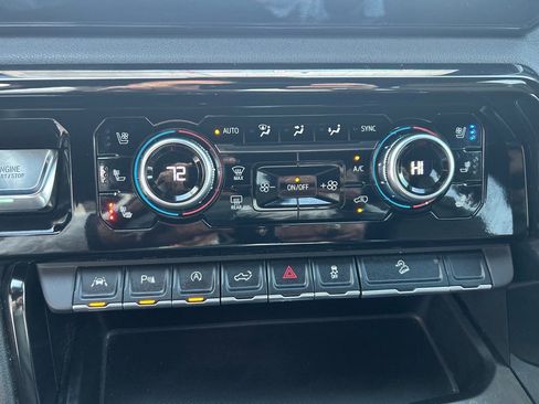 Used 2024 GMC Sierra 1500 AT4 w/ Technology Package image 37