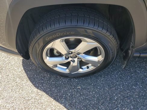 Used 2021 Toyota RAV4 XLE Premium image 5