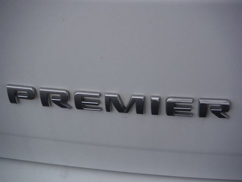 Used 2021 Chevrolet Traverse Premier AWD/4WD image 8