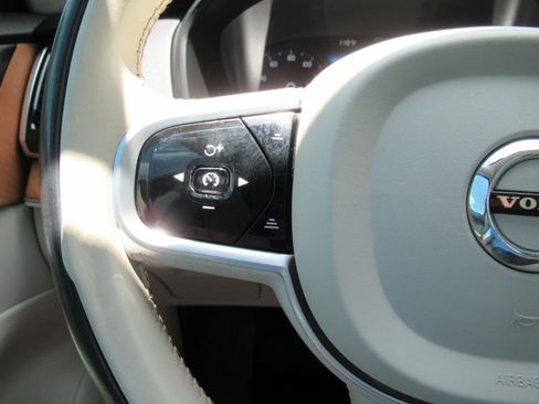 Used 2021 Volvo XC90 T6 Momentum w/ Advanced Package AWD/4WD image 25