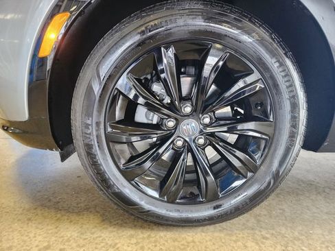 Certified 2025 Buick Envista Sport Touring image 9