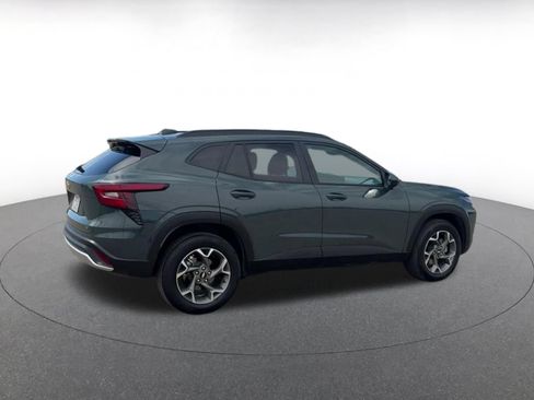 Used 2025 Chevrolet Trax LT FWD image 14