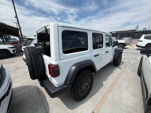 Used 2026 Jeep Wrangler Unlimited Sport AWD/4WD image 2