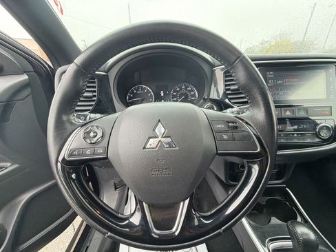 Used 2018 Mitsubishi Outlander LE FWD image 25