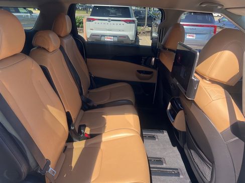 Used 2022 Kia Carnival EX FWD image 15