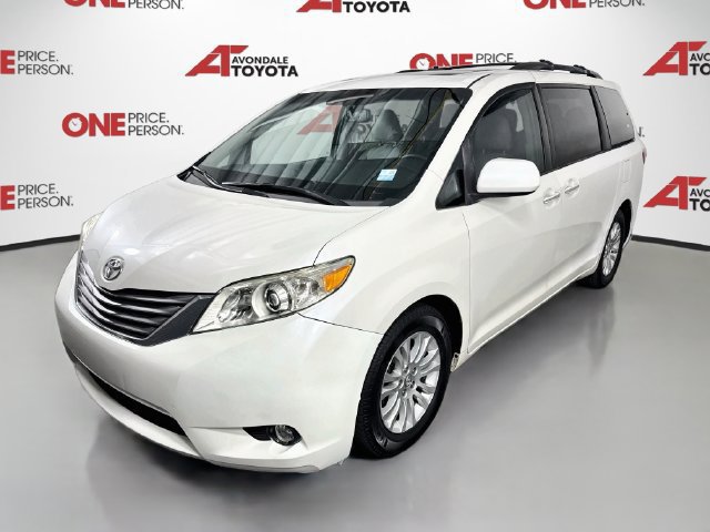 Certified 2017 Toyota Sienna XLE FWD image 4