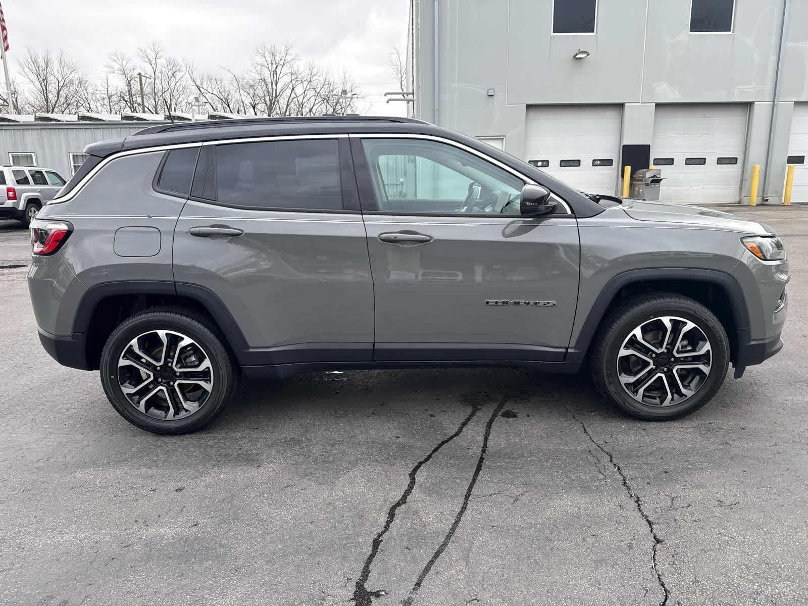 Used 2022 Jeep Compass Limited AWD/4WD image 2