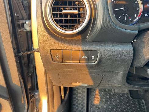 Used 2019 Hyundai Kona SE AWD/4WD image 25