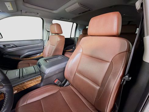 Used 2019 Chevrolet Suburban Premier w/ Premier Plus Edition AWD/4WD image 14