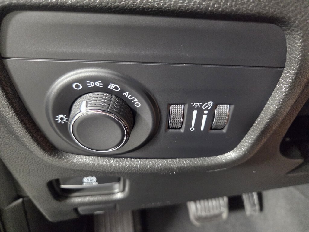 Used 2023 Jeep Grand Cherokee Altitude AWD/4WD image 38