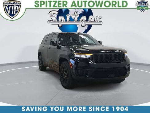 Used 2025 Jeep Grand Cherokee Altitude AWD/4WD image 3
