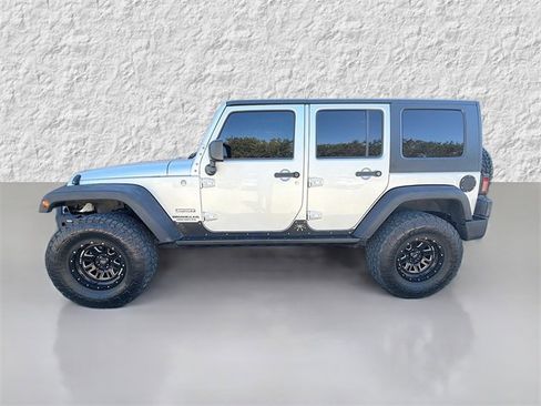 Used 2010 Jeep Wrangler Unlimited Sport image 6