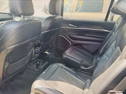 Used 2022 Jeep Grand Cherokee L Limited AWD/4WD image 4