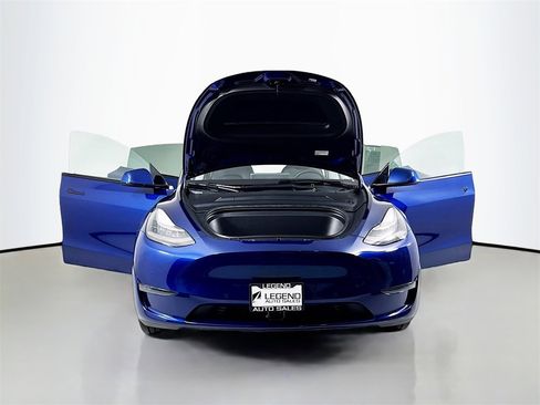 Used 2022 Tesla Model Y Long Range image 34