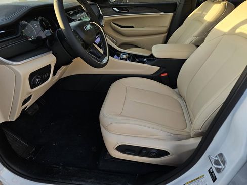 New 2026 Jeep Grand Cherokee L Limited RWD image 17