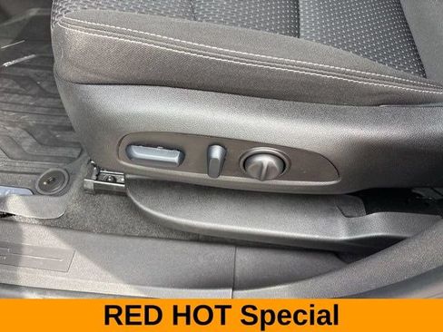 Used 2024 GMC Terrain SLE w/ Driver Convenience Package FWD image 12
