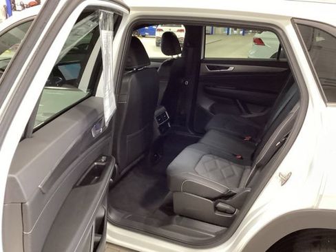Used 2024 Volkswagen Atlas Cross Sport SE w/ Adventure Package AWD/4WD image 12