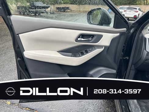 Used 2025 Nissan Rogue SV AWD/4WD image 7