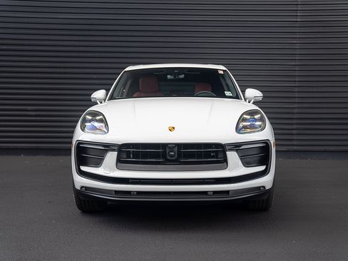 Certified 2026 Porsche Macan AWD/4WD image 25