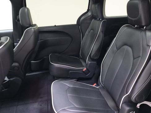New 2026 Chrysler Pacifica Limited w/ S Appearance Package AWD/4WD image 10