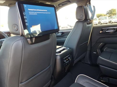 New 2026 Chevrolet Suburban Premier image 14