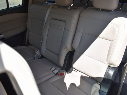 Used 2023 Ford Explorer Limited image 19