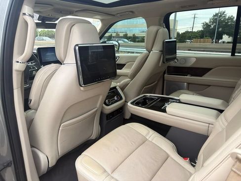 Used 2019 Lincoln Navigator Reserve AWD/4WD image 19