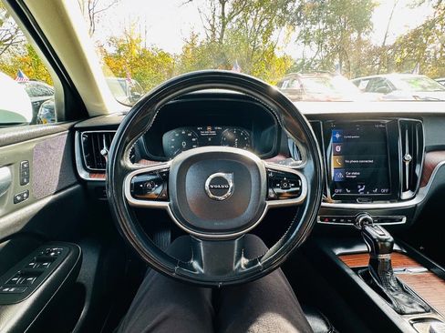 Used 2021 Volvo S60 T6 Momentum image 27