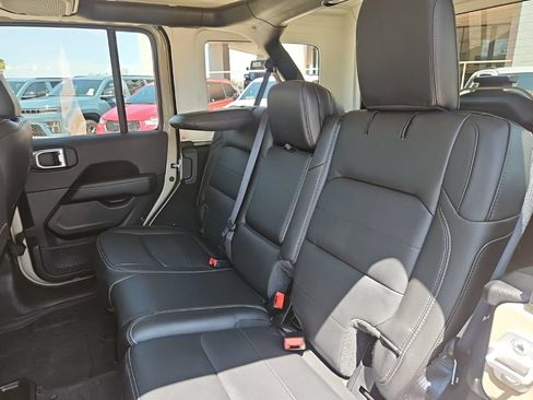 Used 2022 Jeep Wrangler Unlimited Sahara w/ Cold Weather Group AWD/4WD image 22