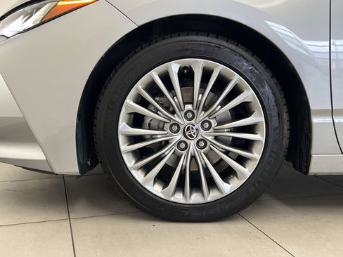 Used 2022 Toyota Avalon Limited image 10