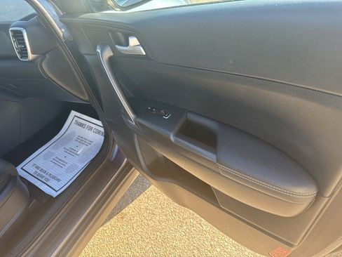 Used 2021 Kia Sportage LX image 17