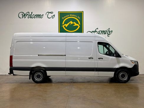 Used 2021 Mercedes-Benz Sprinter 2500 image 8