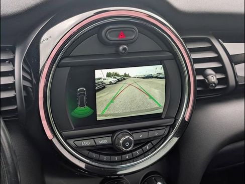 Used 2019 MINI Cooper 4-Door Hardtop w/ Signature Upholstery Package image 12