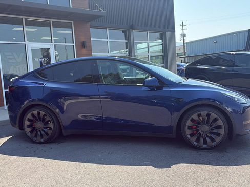 Used 2022 Tesla Model Y Performance AWD/4WD image 9
