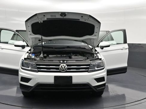 Used 2020 Volkswagen Tiguan SE image 37