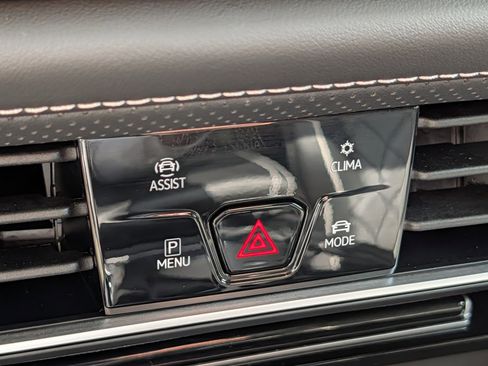 Certified 2025 Volkswagen Atlas SEL Premium R-Line AWD/4WD image 30