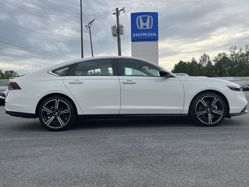 Used 2025 Honda Accord Sport image 4