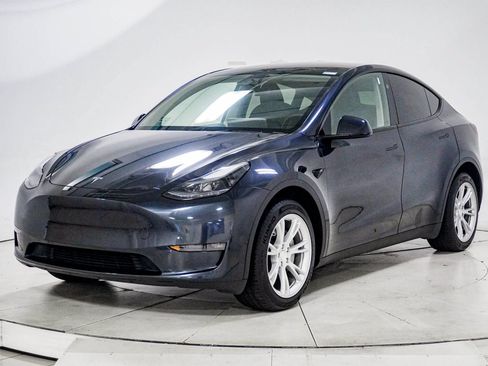 Used 2024 Tesla Model Y Long Range AWD/4WD image 2