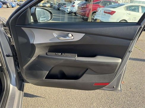 Used 2023 Kia Forte LXS w/ LXS Technology Package image 8