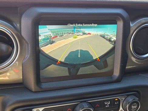 Used 2023 Jeep Wrangler Unlimited Sahara AWD/4WD image 21
