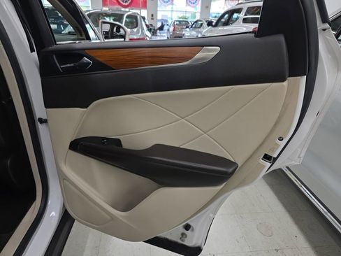 Used 2017 Lincoln MKC Select w/ Select Plus Package AWD/4WD image 16
