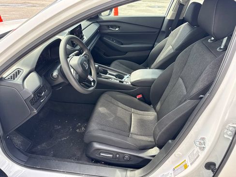 Used 2025 Honda Accord SE image 10