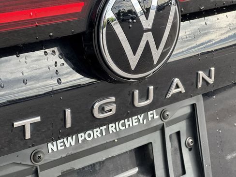 Used 2025 Volkswagen Tiguan SE FWD image 19