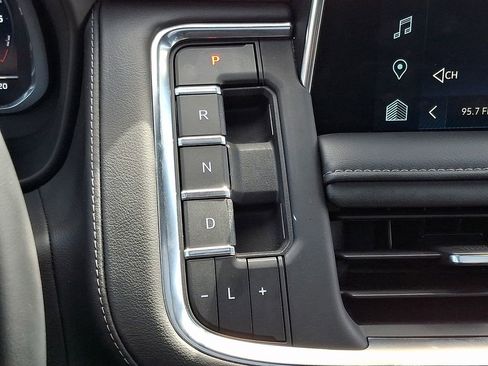 Certified 2023 Chevrolet Suburban Z71 w/ Luxury Package image 17