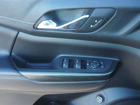 Used 2023 GMC Acadia SLT image 16