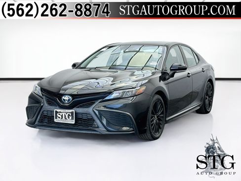 Used 2022 Toyota Camry SE FWD image 1