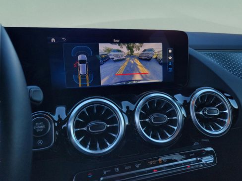 Certified 2025 Mercedes-Benz GLA 250 image 33